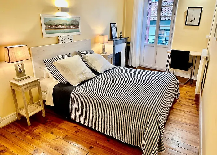 Апартаменты Plein Centre, Lumineux Et Spacieux Сен-Жан-де-Люз